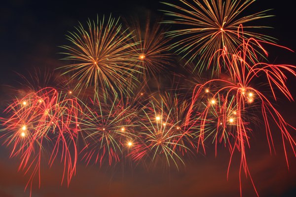 ФЕЙЕРВЕРК НА ДЕНЬ ЖЕЛЕЗНОДОРОЖНИКА В КРАСНОЯРСКЕ - Фото 1