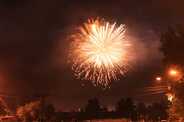 Главная городская елка Красноярска открылась под салют, подготовленный нашими специалистами
