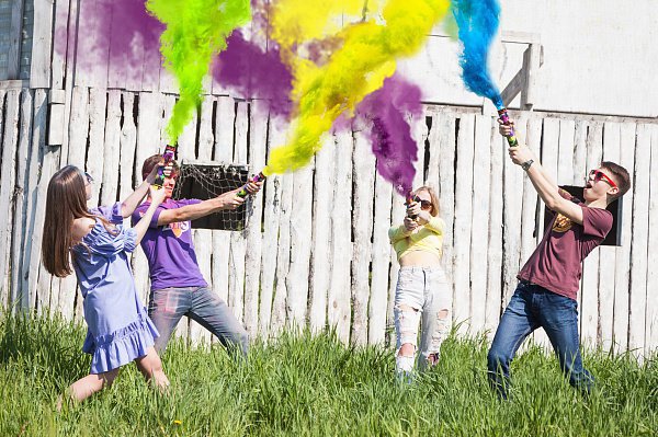 Краски Холи в магазинах качественных фейерверков "Бабах"