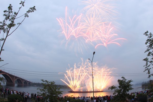 МАСШТАБНЫЙ САЛЮТ ДЛЯ КОМПАНИИ ЕТК