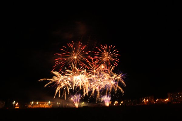 МУЗЫКАЛЬНЫЙ ФЕЙЕРВЕРК В ГОРОДЕ НАЗАРОВО НА ДЕНЬ ШАХТЁРА