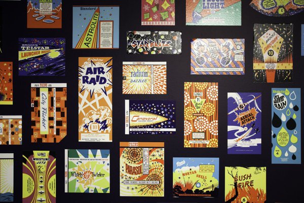 Очарование ретро Pains Fireworks