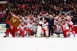 Бабах на финальном матче по хоккею с мячом. - Фото 2