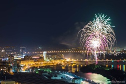 ГРАНДИОЗНЫЙ САЛЮТ ПОБЕДЫ В КРАСНОЯРСКЕ - Фото 7