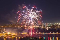 ГРАНДИОЗНЫЙ САЛЮТ ПОБЕДЫ В КРАСНОЯРСКЕ - Фото 4