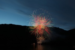 МУЗЫКАЛЬНЫЙ ФЕЙЕРВЕРК НА ГУБЕРНАТОРСКОМ IQ БАЛЕ 2008 - Фото 2