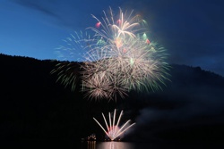 МУЗЫКАЛЬНЫЙ ФЕЙЕРВЕРК НА ГУБЕРНАТОРСКОМ IQ БАЛЕ 2008 - Фото 3