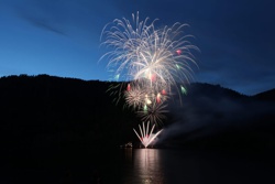 МУЗЫКАЛЬНЫЙ ФЕЙЕРВЕРК НА ГУБЕРНАТОРСКОМ IQ БАЛЕ 2008 - Фото 6