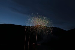 МУЗЫКАЛЬНЫЙ ФЕЙЕРВЕРК НА ГУБЕРНАТОРСКОМ IQ БАЛЕ 2008 - Фото 4