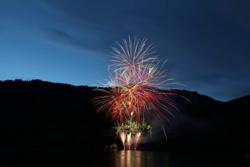 МУЗЫКАЛЬНЫЙ ФЕЙЕРВЕРК НА ГУБЕРНАТОРСКОМ IQ БАЛЕ 2008 - Фото 7