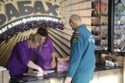 Специалисты МЧС проверяют магазины "Бабах" - Фото 5